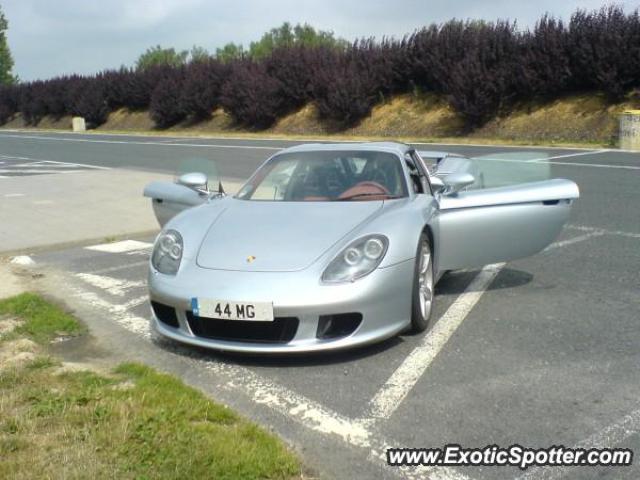 Porsche Carrera GT spotted in Outside reims, France