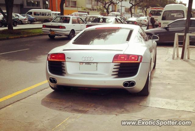 Audi R8 spotted in Lima, Peru