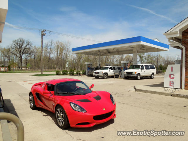 Lotus Elise spotted in Deerfield, Illinois