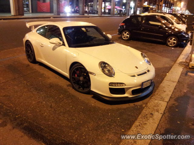 Porsche 911 GT3 spotted in Milano, Italy