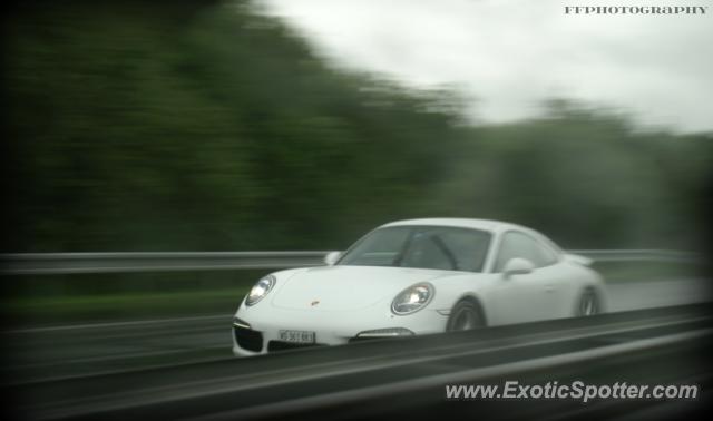 Porsche 911 spotted in Highway, France