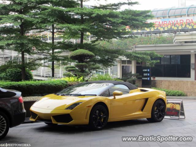 Lamborghini Gallardo spotted in Jakarta, Indonesia