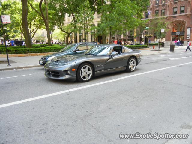 Dodge Viper spotted in Chicago, Illinois