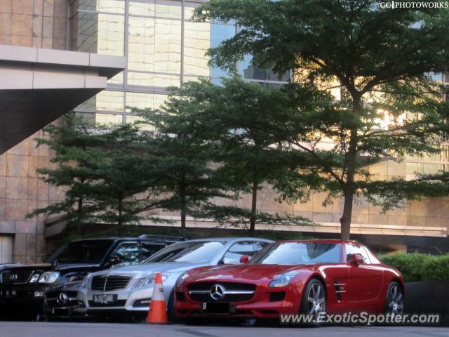 Mercedes SLS AMG spotted in Jakarta, Indonesia