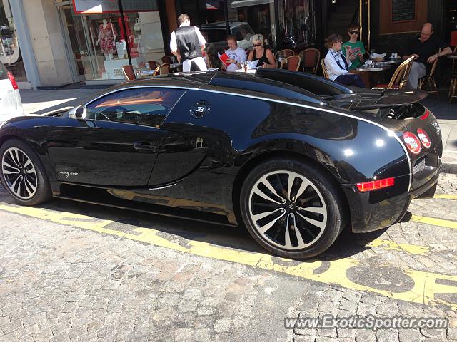 Bugatti Veyron spotted in Paris, France