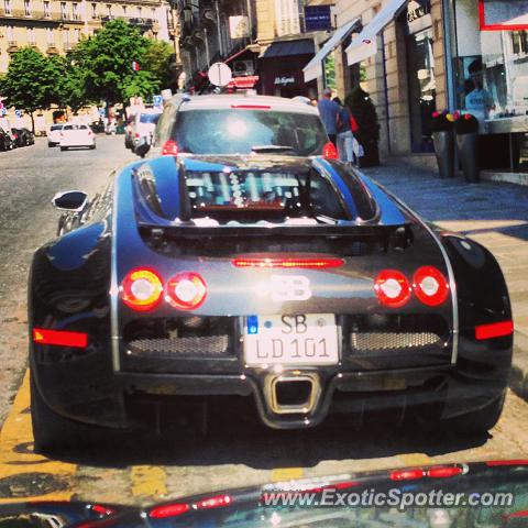 Bugatti Veyron spotted in Paris, France