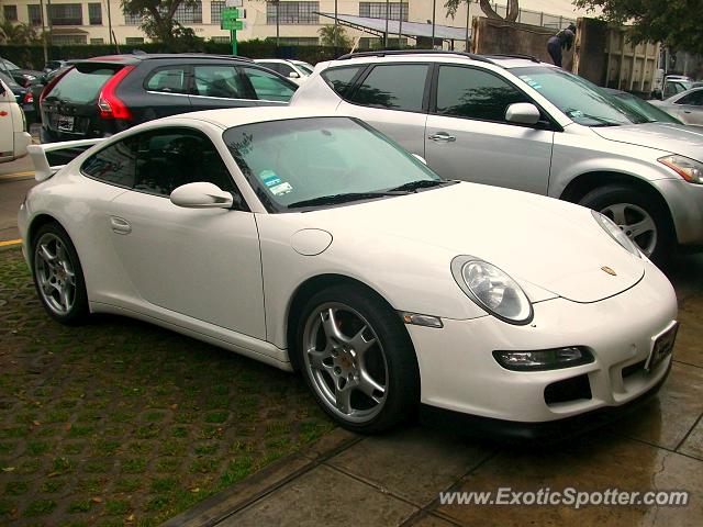 Porsche 911 spotted in Lima, Peru