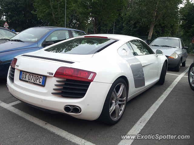 Audi R8 spotted in Milano, Italy