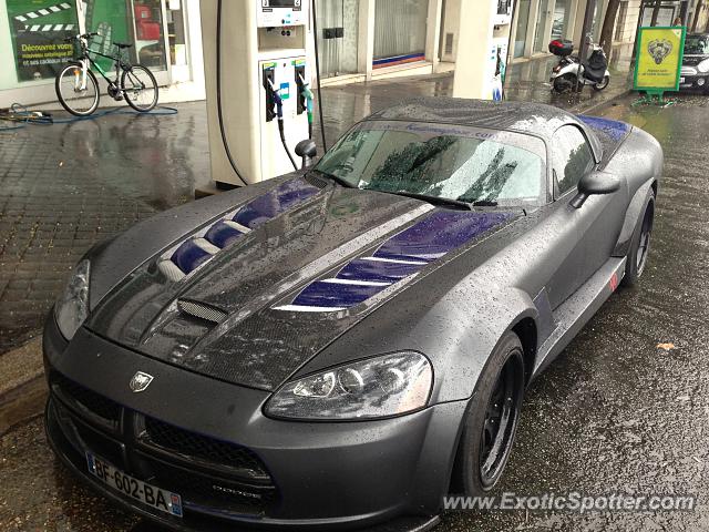 Dodge Viper spotted in Paris, France