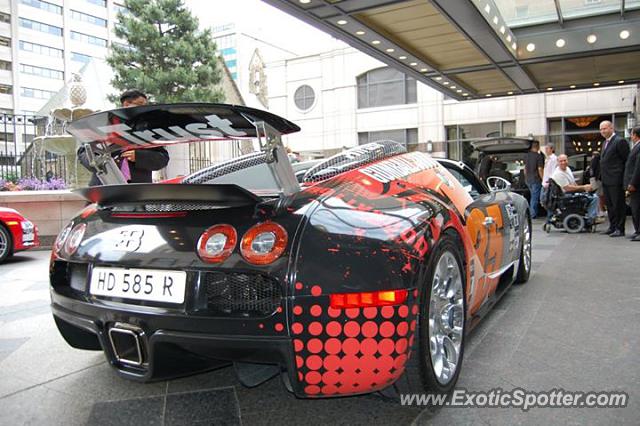 Bugatti Veyron spotted in Toronto Ontario, Canada