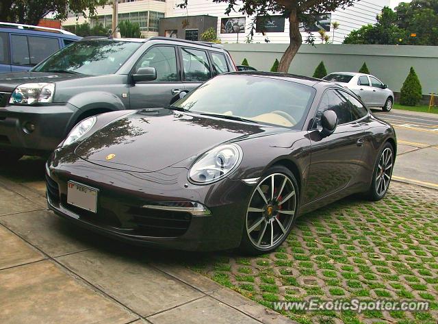 Porsche 911 spotted in Lima, Peru