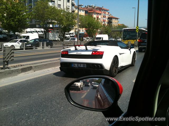 Lamborghini Gallardo spotted in Istanbul, Turkey