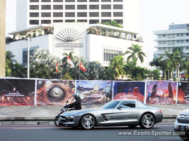 Mercedes SLS AMG spotted in Jakarta, Indonesia