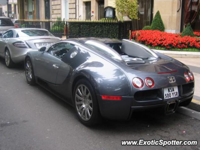 Bugatti Veyron spotted in Paris, France