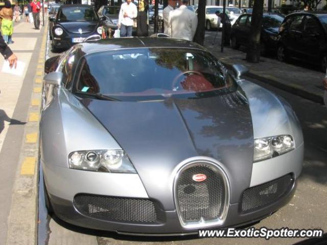 Bugatti Veyron spotted in Concarneau, France