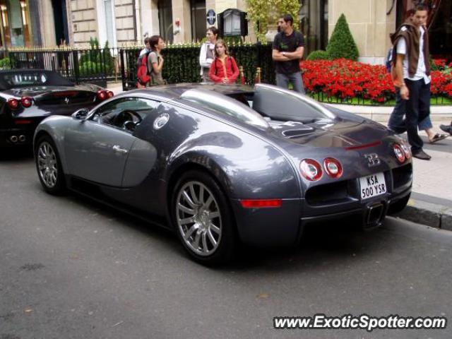 Bugatti Veyron spotted in Paris, France