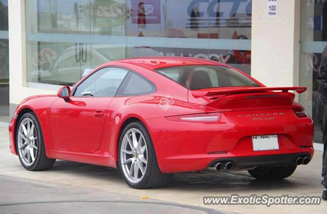 Porsche 911 spotted in Lima, Peru