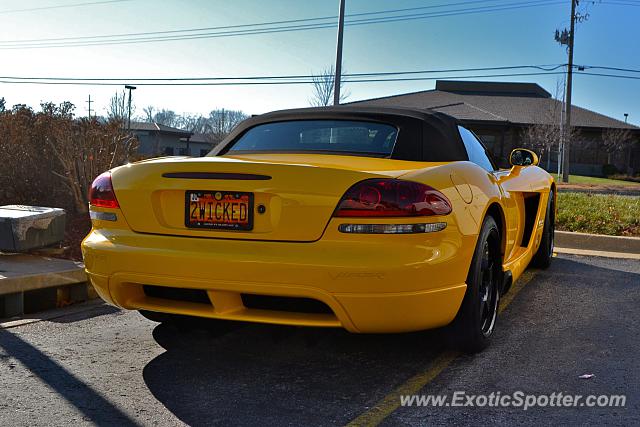 Dodge Viper spotted in Overland Park, Kansas