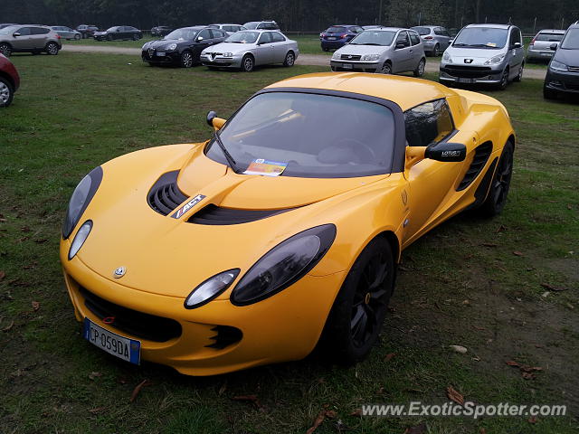 Lotus Elise spotted in Monza, Italy