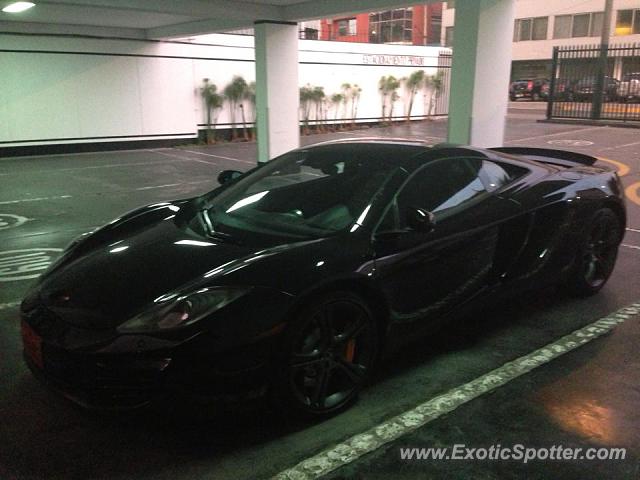 Mclaren MP4-12C spotted in Lima, Peru