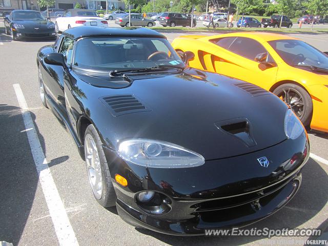 Dodge Viper spotted in Trois-Rivières, Canada