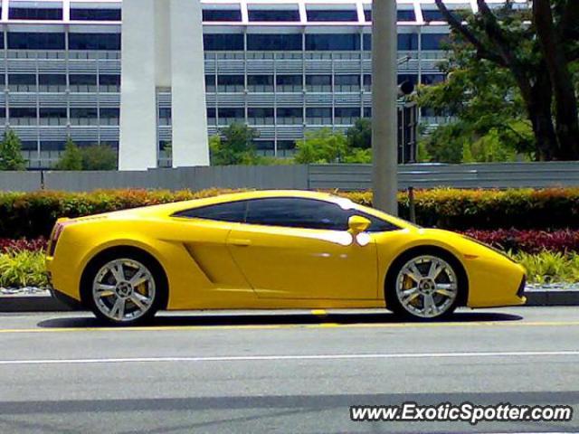 Lamborghini Gallardo spotted in Raffles City, Singapore