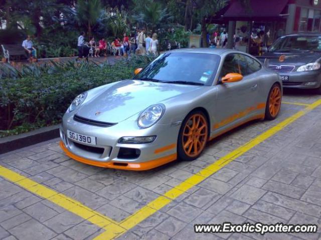 Porsche 911 GT3 spotted in Orchard Road, Singapore