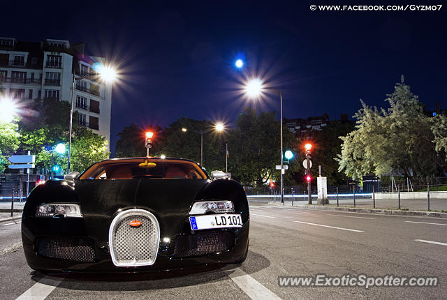 Bugatti Veyron spotted in Paris, France