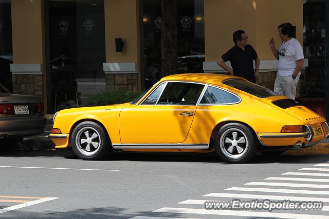 Porsche 911 spotted in Taguig, Philippines