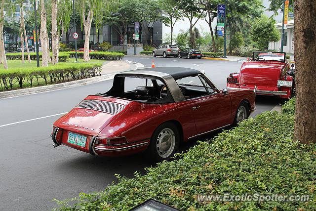 Porsche 911 spotted in Taguig, Philippines