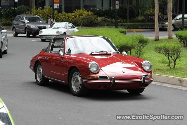 Porsche 911 spotted in Taguig, Philippines