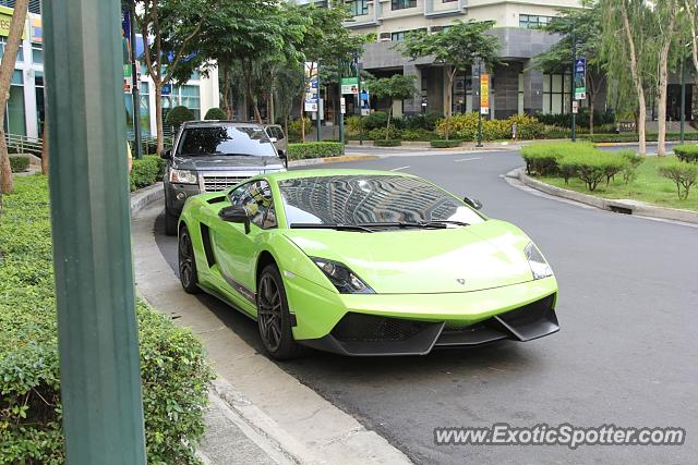 Lamborghini Gallardo spotted in Taguig, Philippines