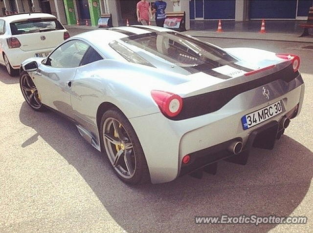 Ferrari 458 Italia spotted in Istanbul, Turkey