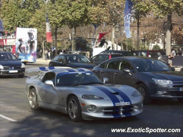 Dodge Viper spotted in Paris, France