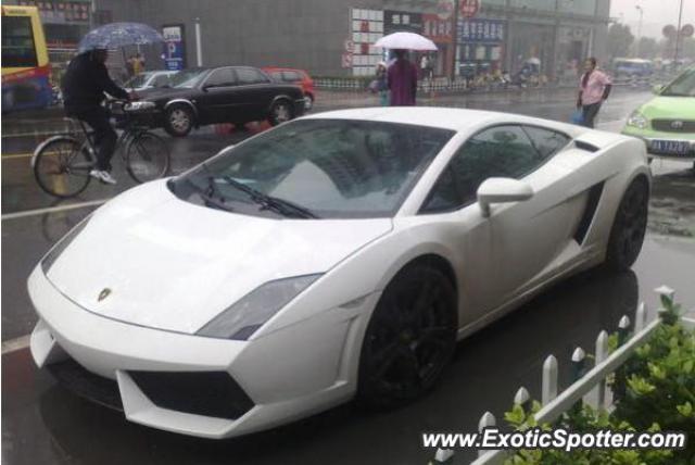 Lamborghini Gallardo spotted in Hangzhou, China