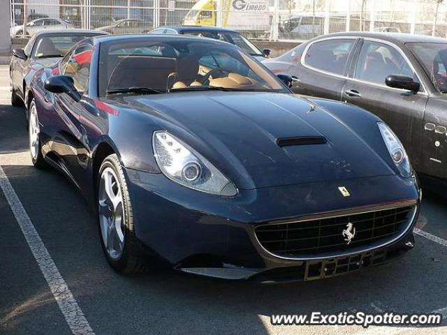 Ferrari California spotted in Barcelona, Spain