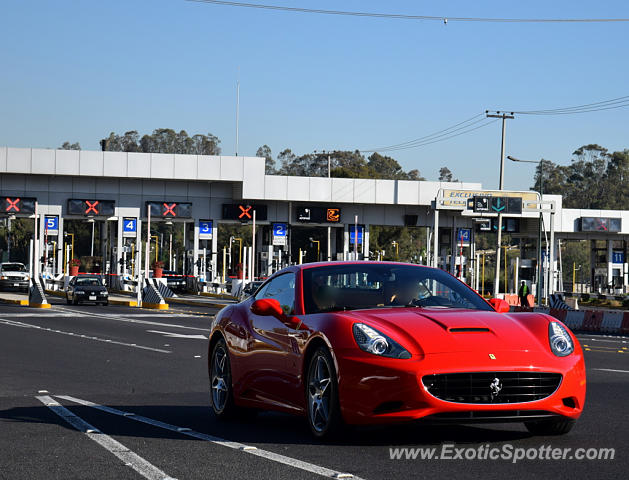 Ferrari California spotted in Mexico City, Mexico