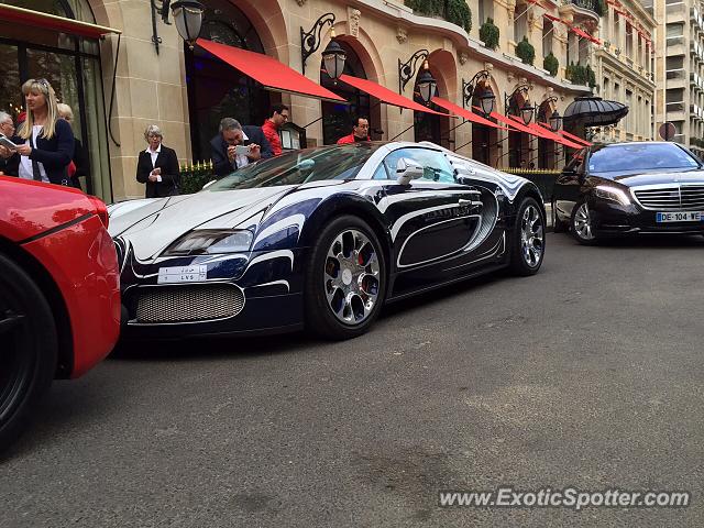 Bugatti Veyron spotted in Paris, France