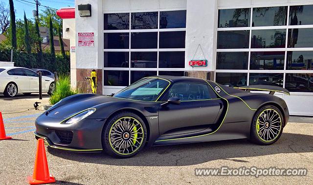 Porsche 918 Spyder spotted in Tarzana, California