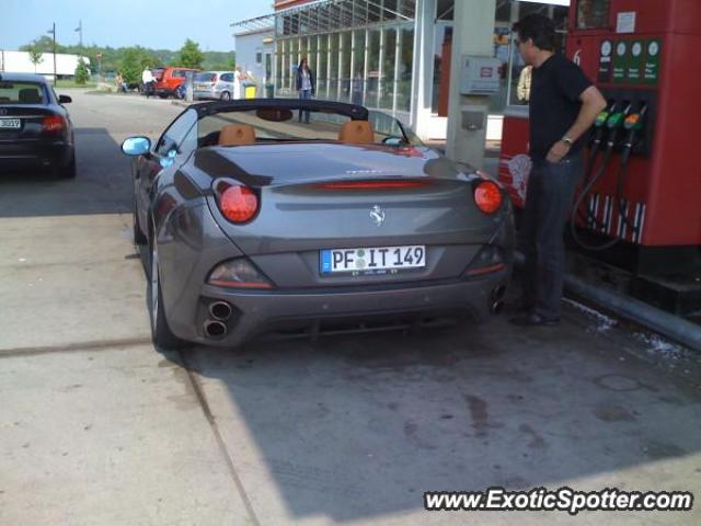 Ferrari California spotted in Autobahn, Germany