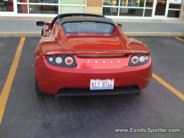 Tesla Roadster spotted in Geneva, Illinois