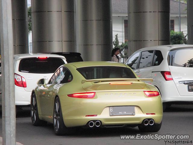 Porsche 911 spotted in Jakarta, Indonesia