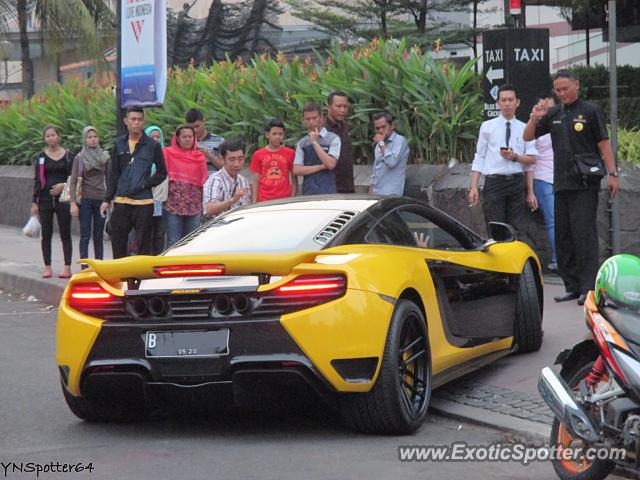 Mclaren MP4-12C spotted in Jakarta, Indonesia