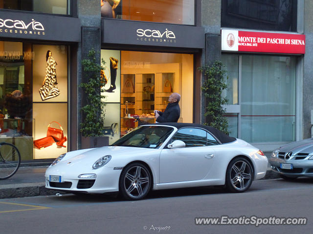 Porsche 911 spotted in Milano, Italy