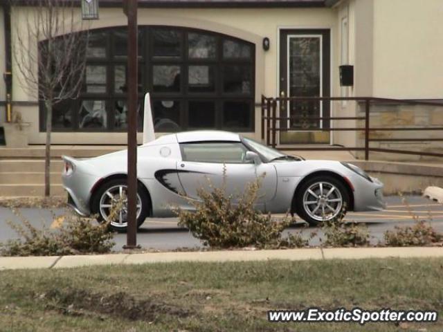 Lotus Elise spotted in Crystal Lake, Illinois