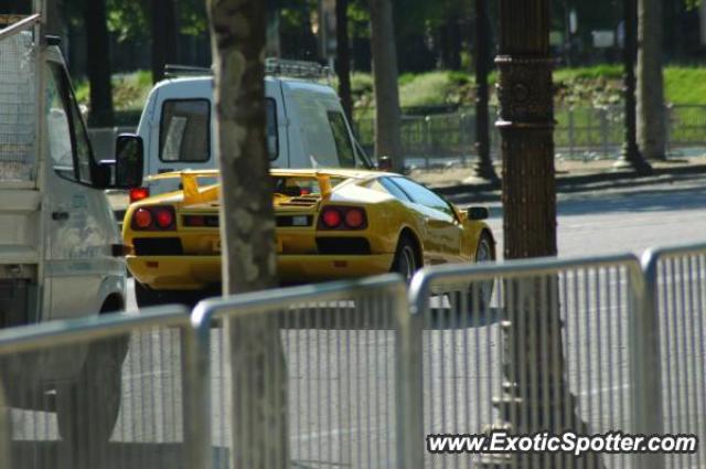 Lamborghini Diablo spotted in Paris, France