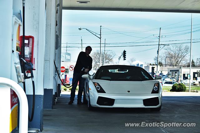 Lamborghini Gallardo spotted in Downers Grove, Illinois