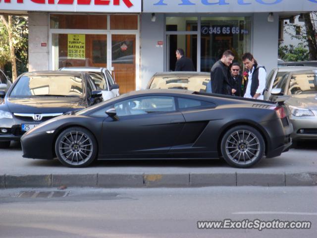 Lamborghini Gallardo spotted in Istanbul, Turkey