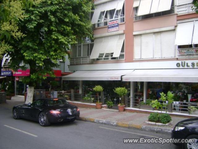 Mercedes SLS AMG spotted in Istanbul, Turkey