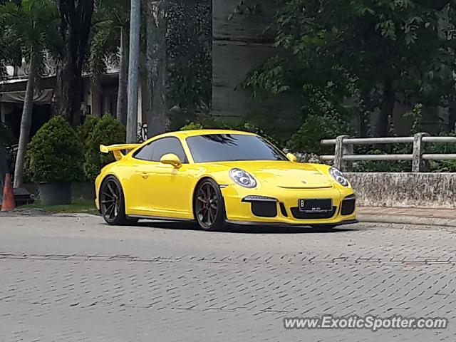 Porsche 911 GT3 spotted in Jakarta, Indonesia